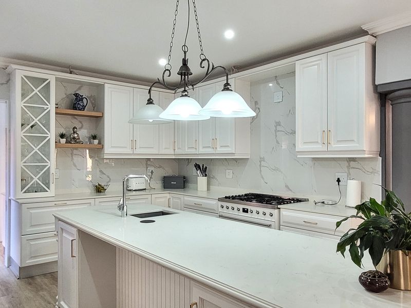 Modern Masterpiece in Izinga, Umhlanga – 4 Bedroom Luxury Home - Photo 5