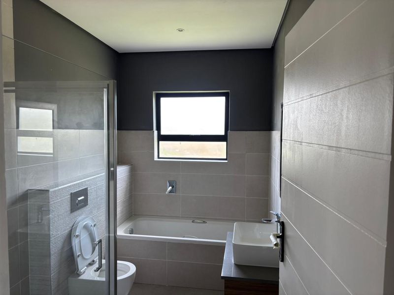 Welcome to Palm Orion – Your Modern Coastal Haven - Photo 10