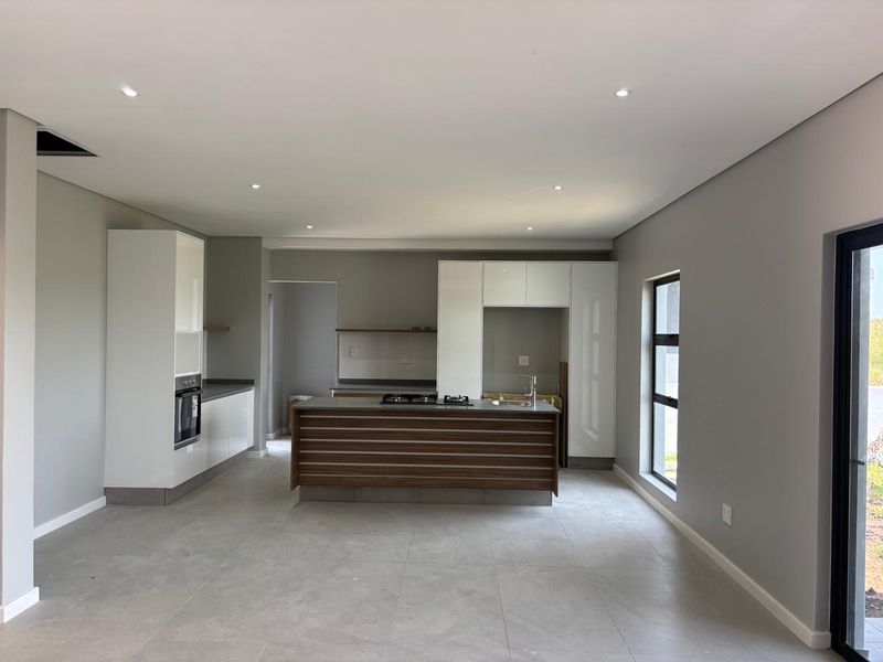 Welcome to Palm Orion – Your Modern Coastal Haven - Photo 7