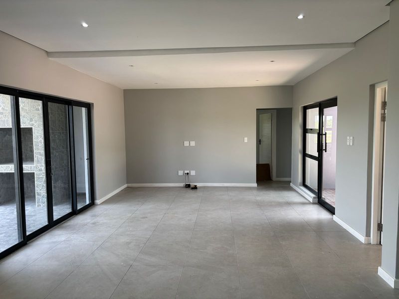 Welcome to Palm Orion – Your Modern Coastal Haven - Photo 6