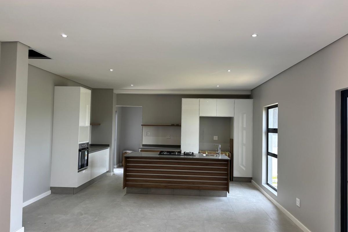 Welcome to Palm Orion – Your Modern Coastal Haven - Photo 4