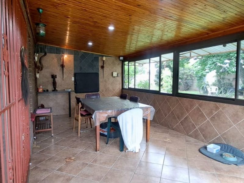 Charming Family Home - Photo 4