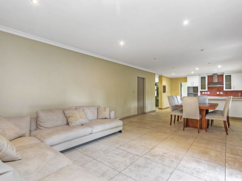 MODERN LIVING IN A SECURE, WELL LOCATED COMPLEX. JUST MINUTES FROM MELROSE ARCH !!! - Photo 6