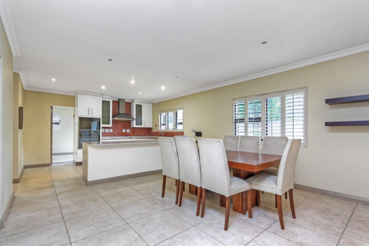 MODERN LIVING IN A SECURE, WELL LOCATED COMPLEX. JUST MINUTES FROM MELROSE ARCH !!! - Photo 4