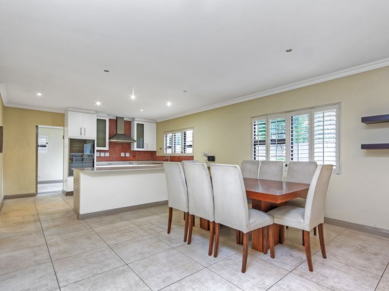 MODERN LIVING IN A SECURE, WELL LOCATED COMPLEX. JUST MINUTES FROM MELROSE ARCH !!! - Photo 4