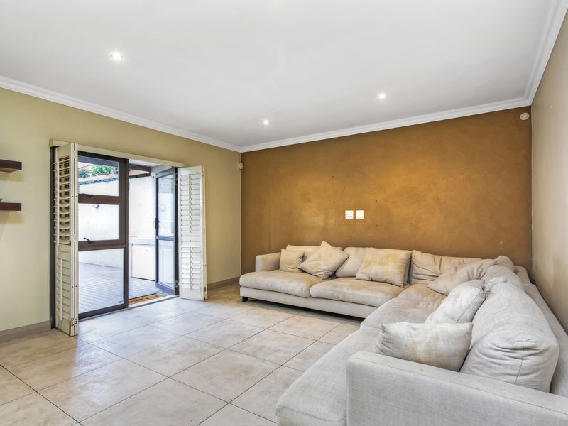 MODERN LIVING IN A SECURE, WELL LOCATED COMPLEX. JUST MINUTES FROM MELROSE ARCH !!! - Photo 5