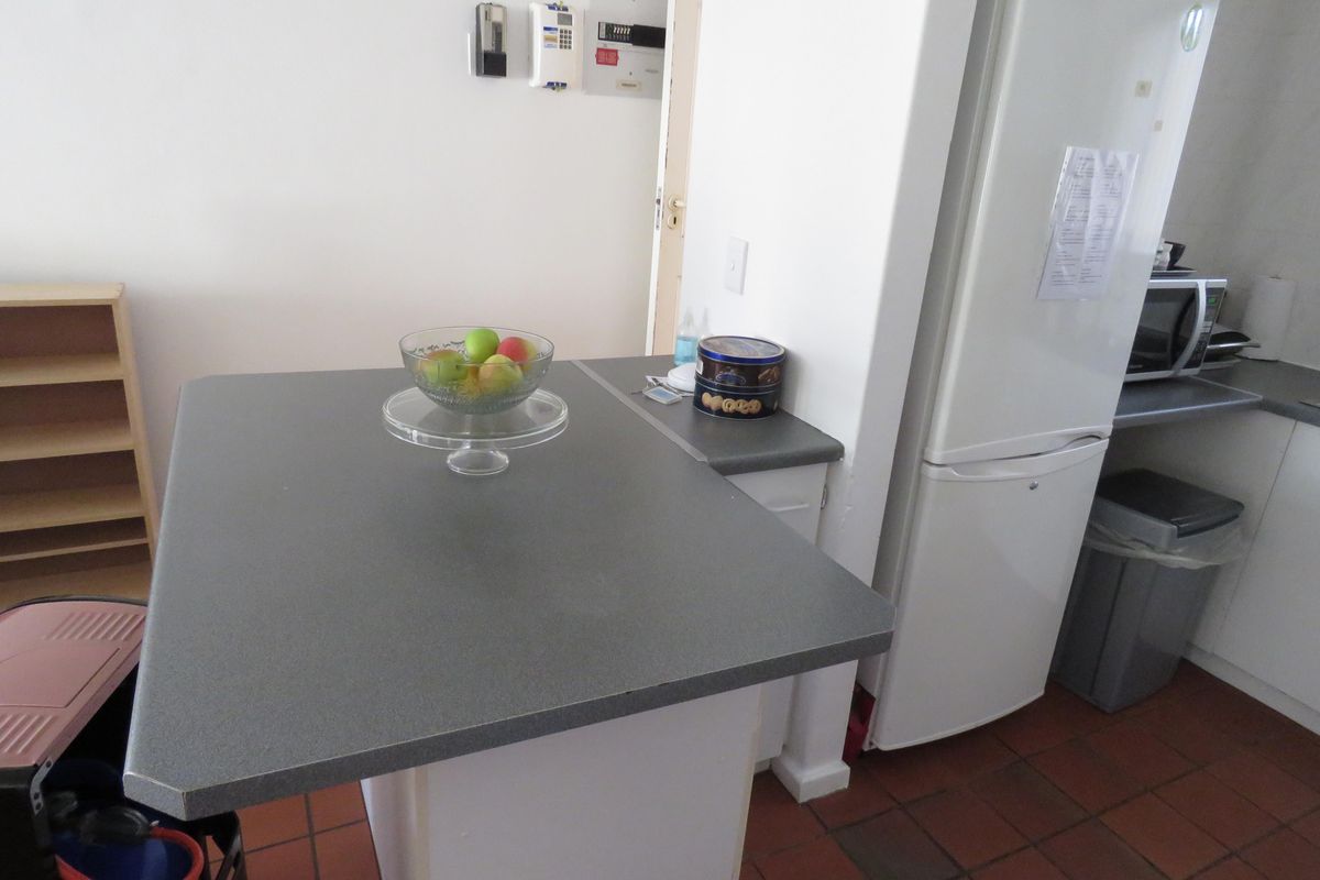 UNFURNISHED 2 BEDROOM GROUNDFLOOR APARTMENT IN GREENWAYS FOR SALE - Photo 3