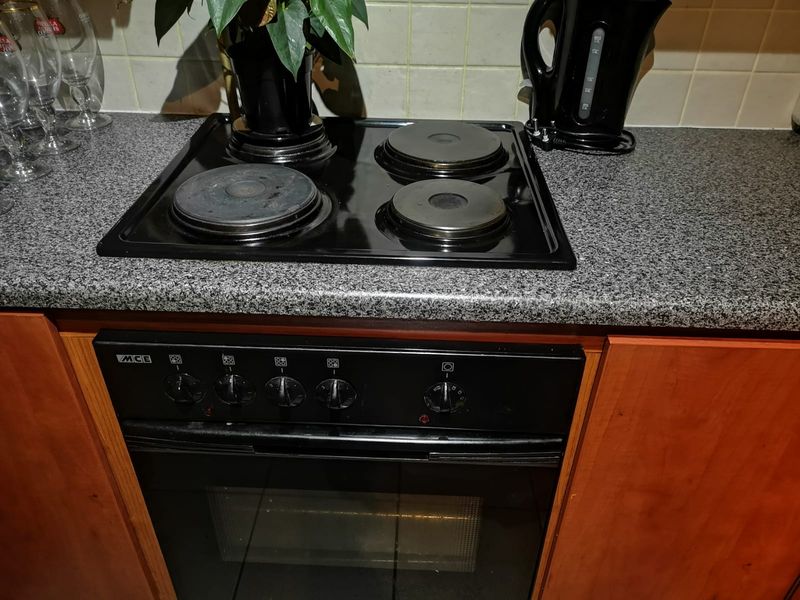 3 Bedroom furnished house in Fleurpark, Gordons Bay - Photo 6