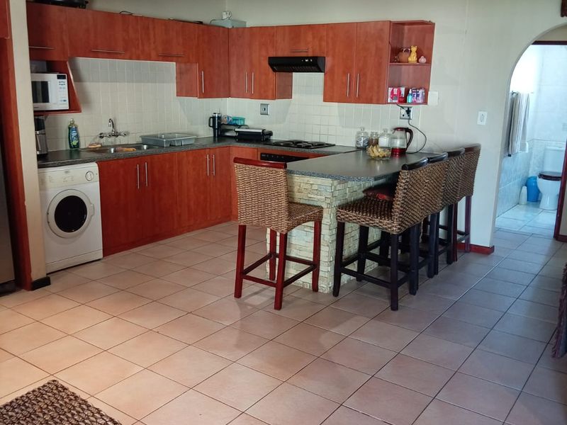 3 Bedroom furnished house in Fleurpark, Gordons Bay - Photo 3