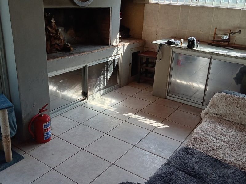 3 Bedroom furnished house in Fleurpark, Gordons Bay - Photo 9