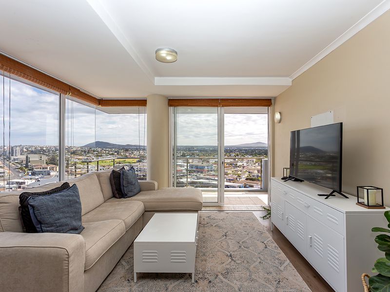 Spacious light-filled high-rise apartment - Photo 2