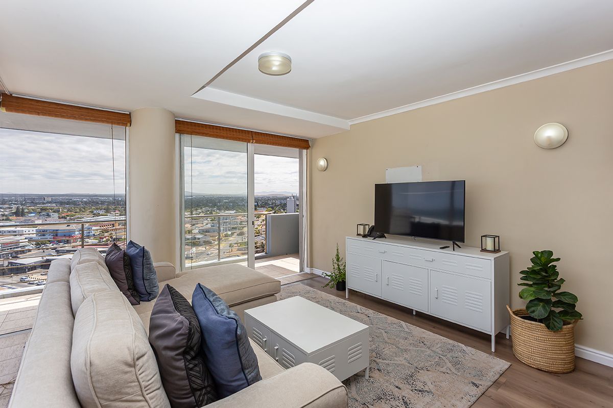 Spacious light-filled high-rise apartment - Photo 3