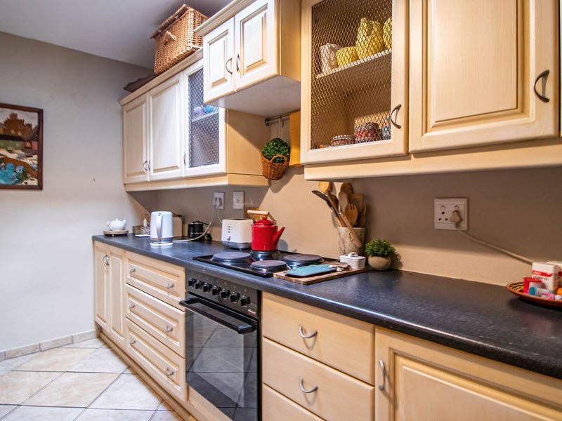 2 bedroom Townhouse in Faerie Glen - Photo 8