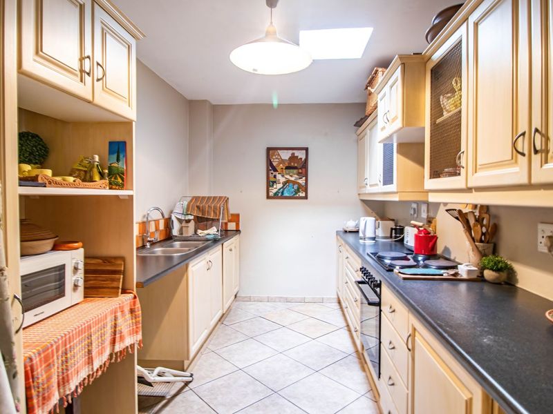 2 bedroom Townhouse in Faerie Glen - Photo 7