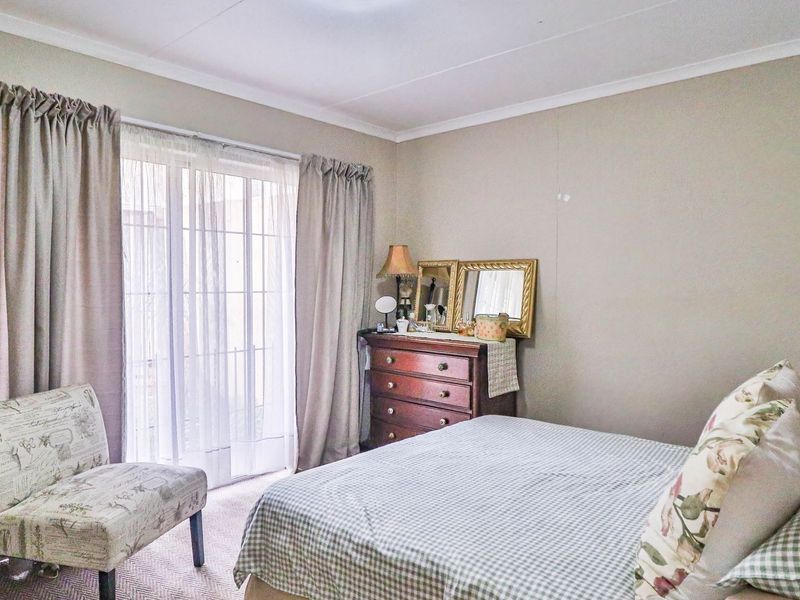 2 bedroom Townhouse in Faerie Glen - Photo 9