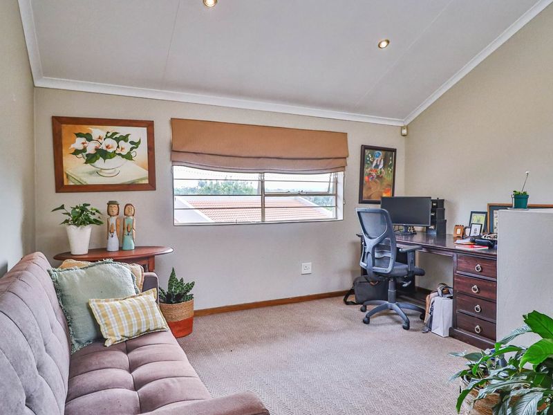 2 bedroom Townhouse in Faerie Glen - Photo 5