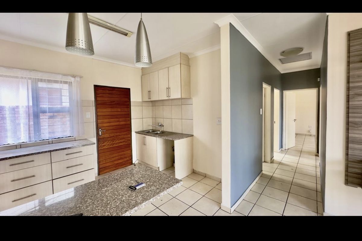 Townhouse Rental Monthly In Witbank - Photo 3
