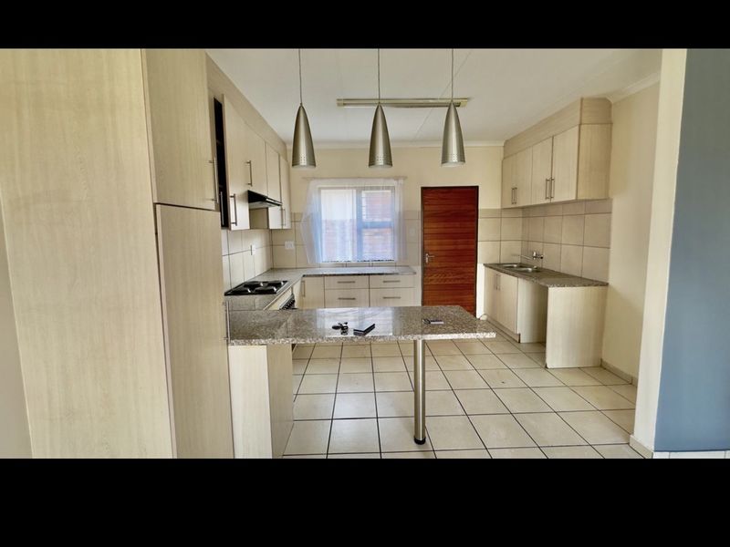 Townhouse Rental Monthly In Witbank - Photo 2