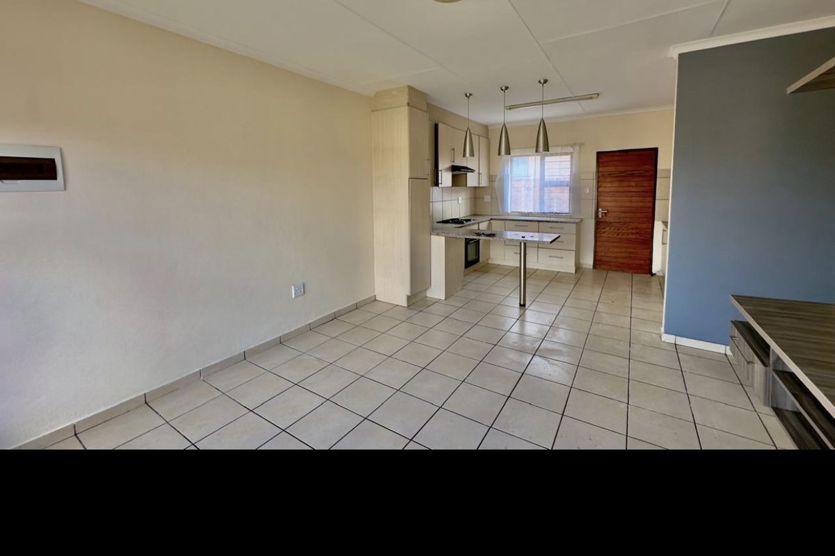 Townhouse Rental Monthly In Witbank - Photo 4