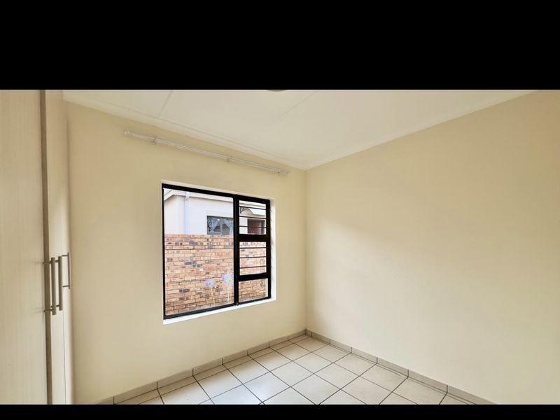 Townhouse Rental Monthly In Witbank - Photo 8
