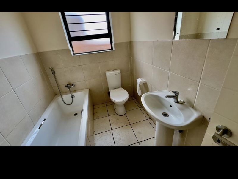 Townhouse Rental Monthly In Witbank - Photo 9