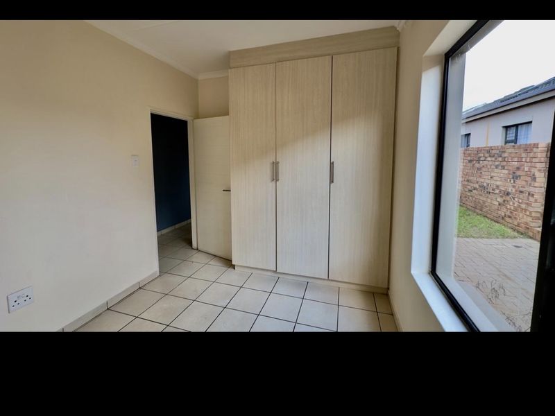 Townhouse Rental Monthly In Witbank - Photo 7