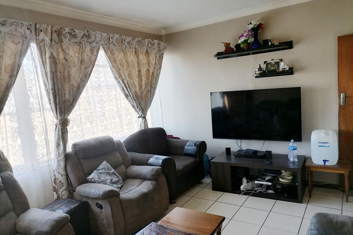 CENTRAL 1 BED 1 BATH APARTMENT FOR SALE - Photo 3