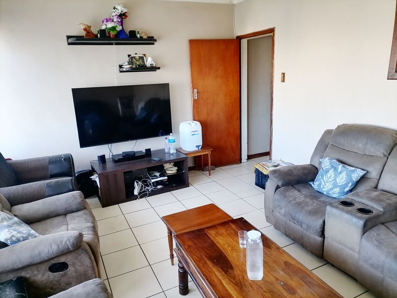 CENTRAL 1 BED 1 BATH APARTMENT FOR SALE - Photo 1