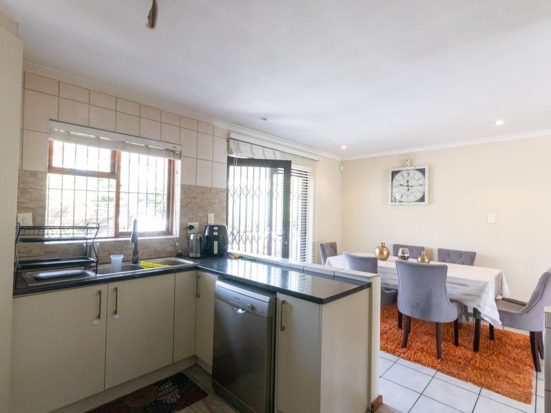 3 Bedroom Family home - Photo 9