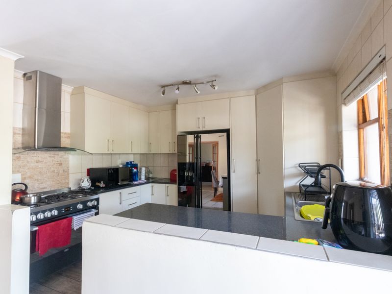 3 Bedroom Family home - Photo 8