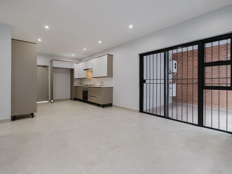 Two Bedroom Two Bathroom for sale in Edenburg - Photo 7