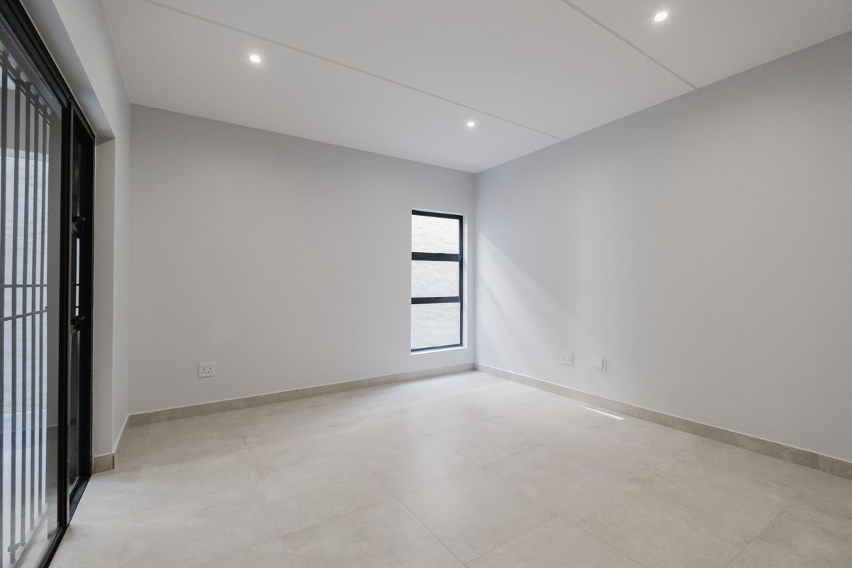 Two Bedroom Two Bathroom for sale in Edenburg - Photo 4