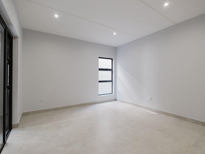 Two Bedroom Two Bathroom for sale in Edenburg - Photo 4