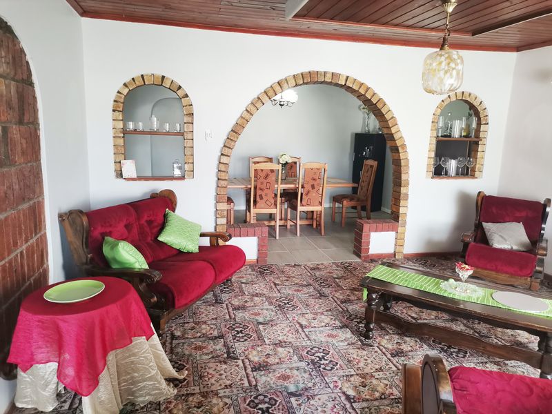 BOOYSEN PARK 3 BED 1 BATH HOUSE WITH SINGLE GARAGE FOR RENT - Photo 2