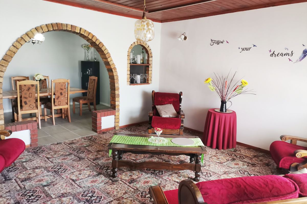 BOOYSEN PARK 3 BED 1 BATH HOUSE WITH SINGLE GARAGE FOR RENT - Photo 2