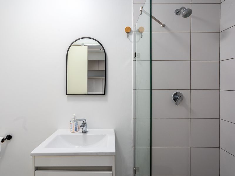 Fully Furnished 1 Bedroom Studio Apartment to Let - Photo 6