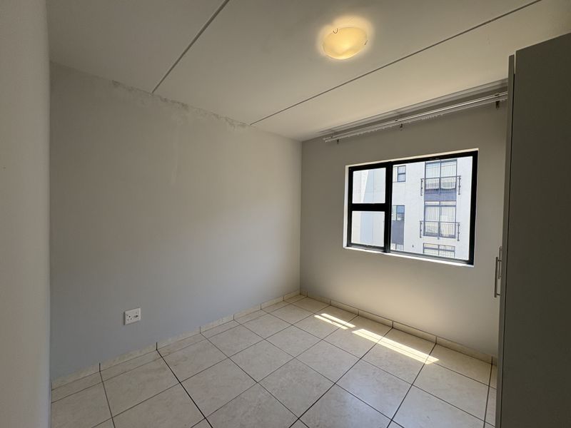 GORGEOUS 2-BEDROOM APARTMENT. - Photo 7