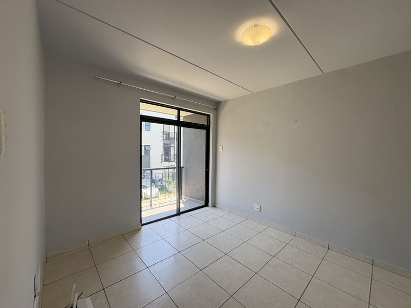 GORGEOUS 2-BEDROOM APARTMENT. - Photo 8