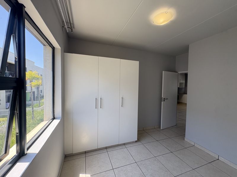 GORGEOUS 2-BEDROOM APARTMENT. - Photo 9