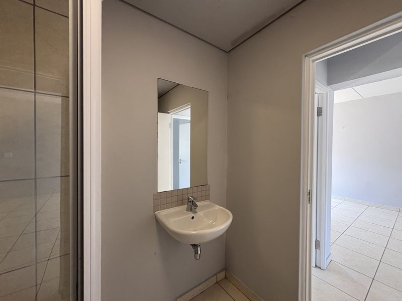 GORGEOUS 2-BEDROOM APARTMENT. - Photo 10