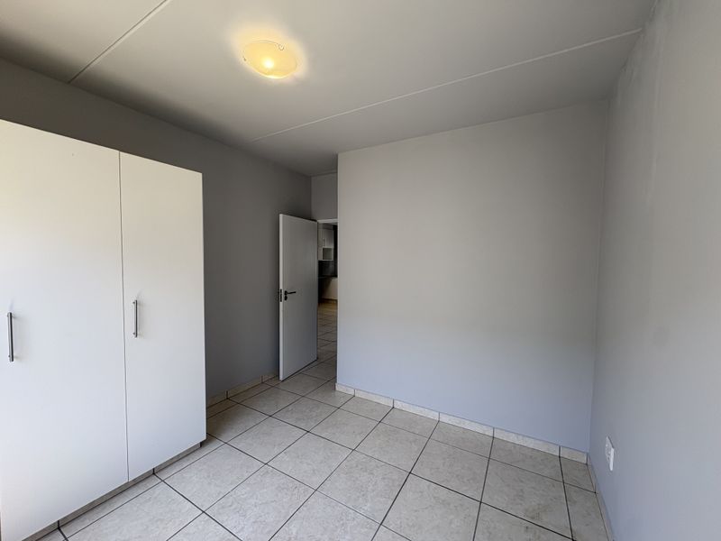 GORGEOUS 2-BEDROOM APARTMENT. - Photo 6