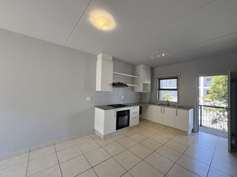 GORGEOUS 2-BEDROOM APARTMENT. - Photo 5