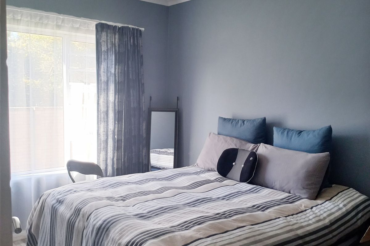 3 BED 2 BATH TOWNHOUSE WITH DOUBLE GARAGE FOR SALE - Photo 5