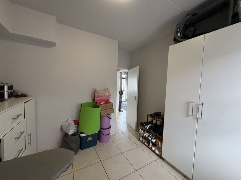 PERFECTLY LOCATED 2-BEDROOM 1 BATHROOM APARTMENT - Photo 10