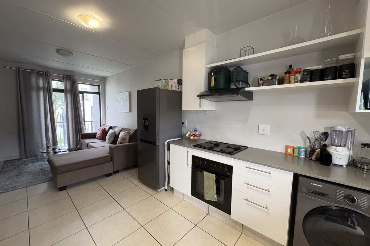 PERFECTLY LOCATED 2-BEDROOM 1 BATHROOM APARTMENT - Photo 2