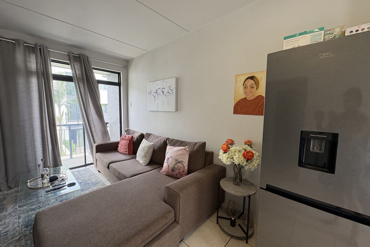 PERFECTLY LOCATED 2-BEDROOM 1 BATHROOM APARTMENT - Photo 4