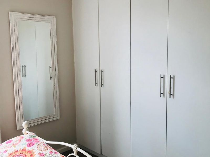 Newly Renovated Townhouse in Kenilworth Village - 18 March Open Hour @18:00 Book for Appointment - Photo 7