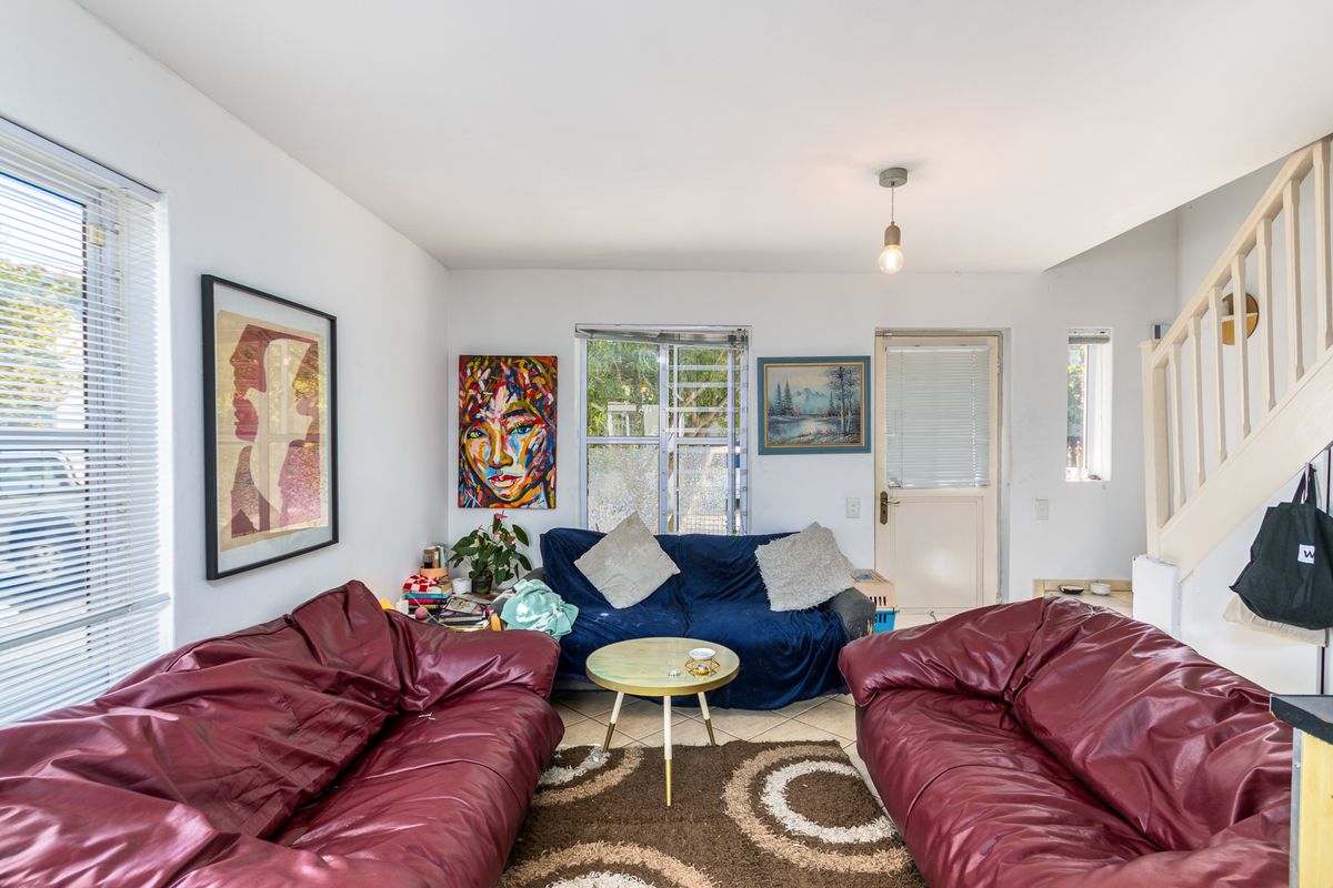 Newly Renovated Townhouse in Kenilworth Village - 18 March Open Hour @18:00 Book for Appointment - Photo 2