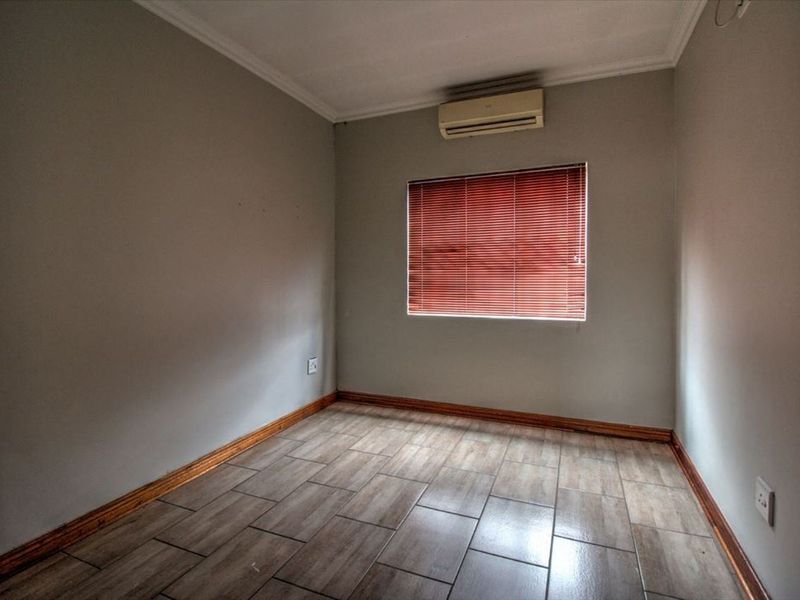 Versatile 9 Bedroom 3 Lounges Property!! - Photo 10