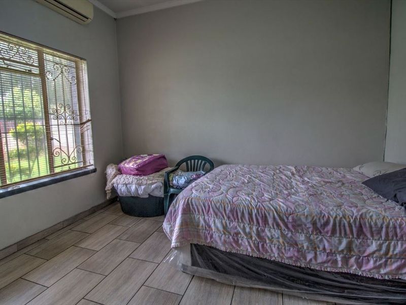 Versatile 9 Bedroom 3 Lounges Property!! - Photo 9